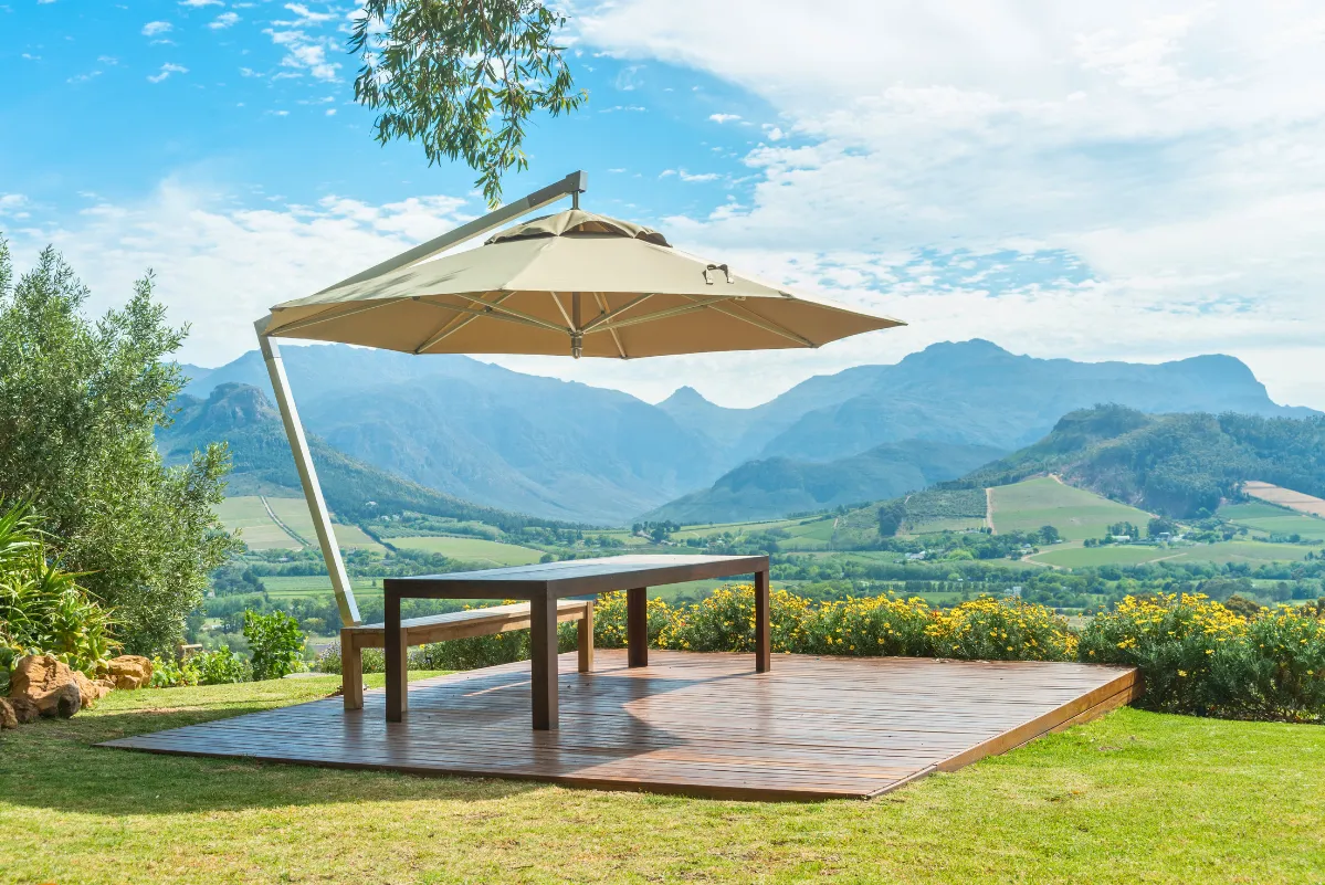 cantilever_umbrellas_images.images.1740556837036