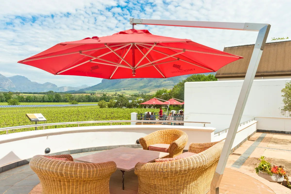 cantilever_umbrellas_images.images.1740556837466