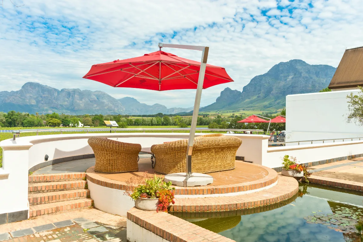 cantilever_umbrellas_images.images.1740556837784