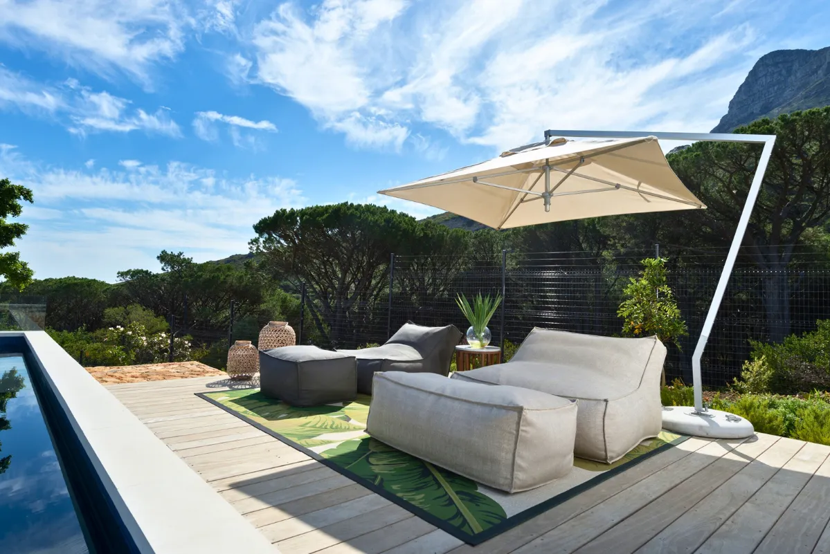 cantilever_umbrellas_images.images.1740556838793