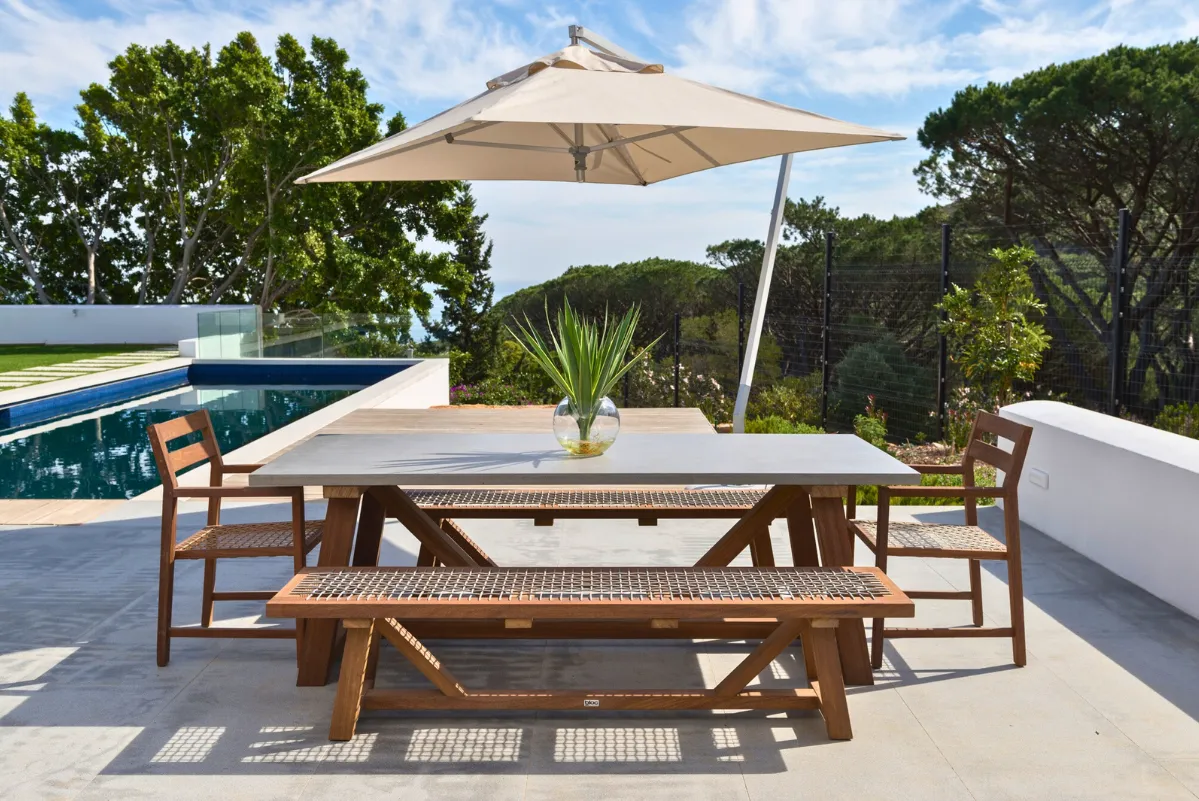 cantilever_umbrellas_images.images.1740556839311