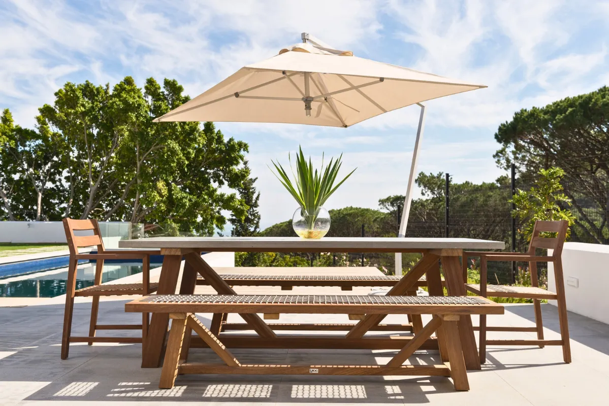 cantilever_umbrellas_images.images.1740556839803