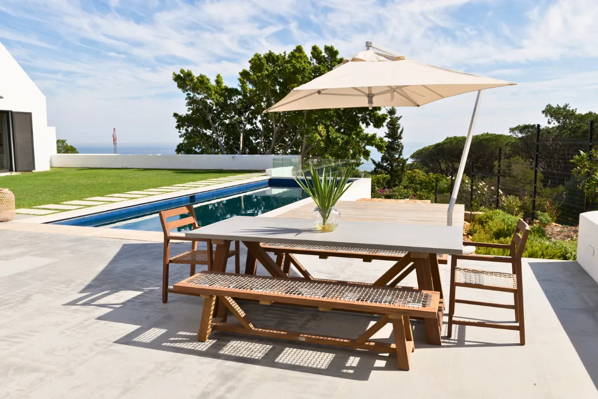 cantilever_umbrellas_images.images.1740556840053