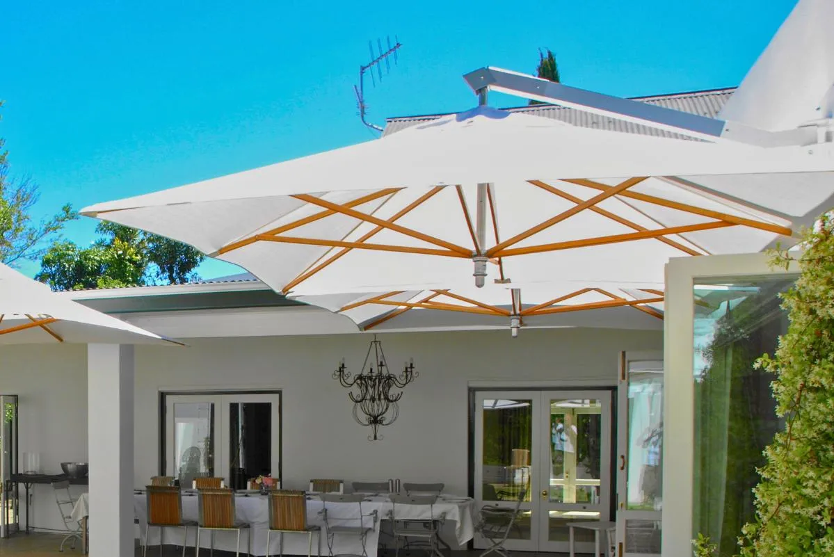 cantilever_umbrellas_images.images.1740556845501