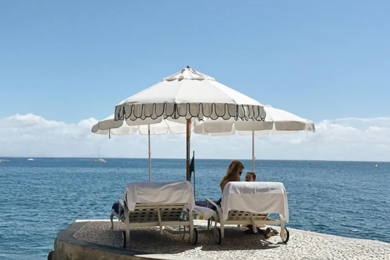 center_pole_umbrellas_images.images.1740557106499