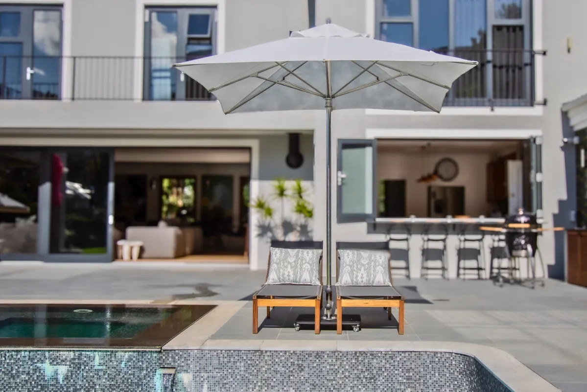 center_pole_umbrellas_images.images.1740557107153