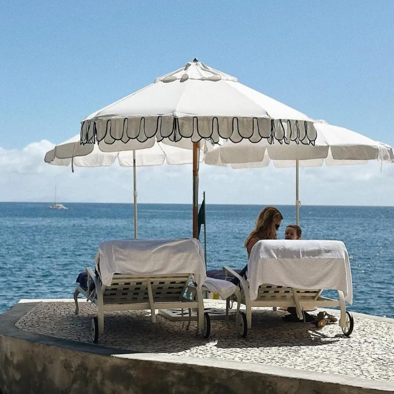 center_pole_umbrellas_images.images.1740557108565