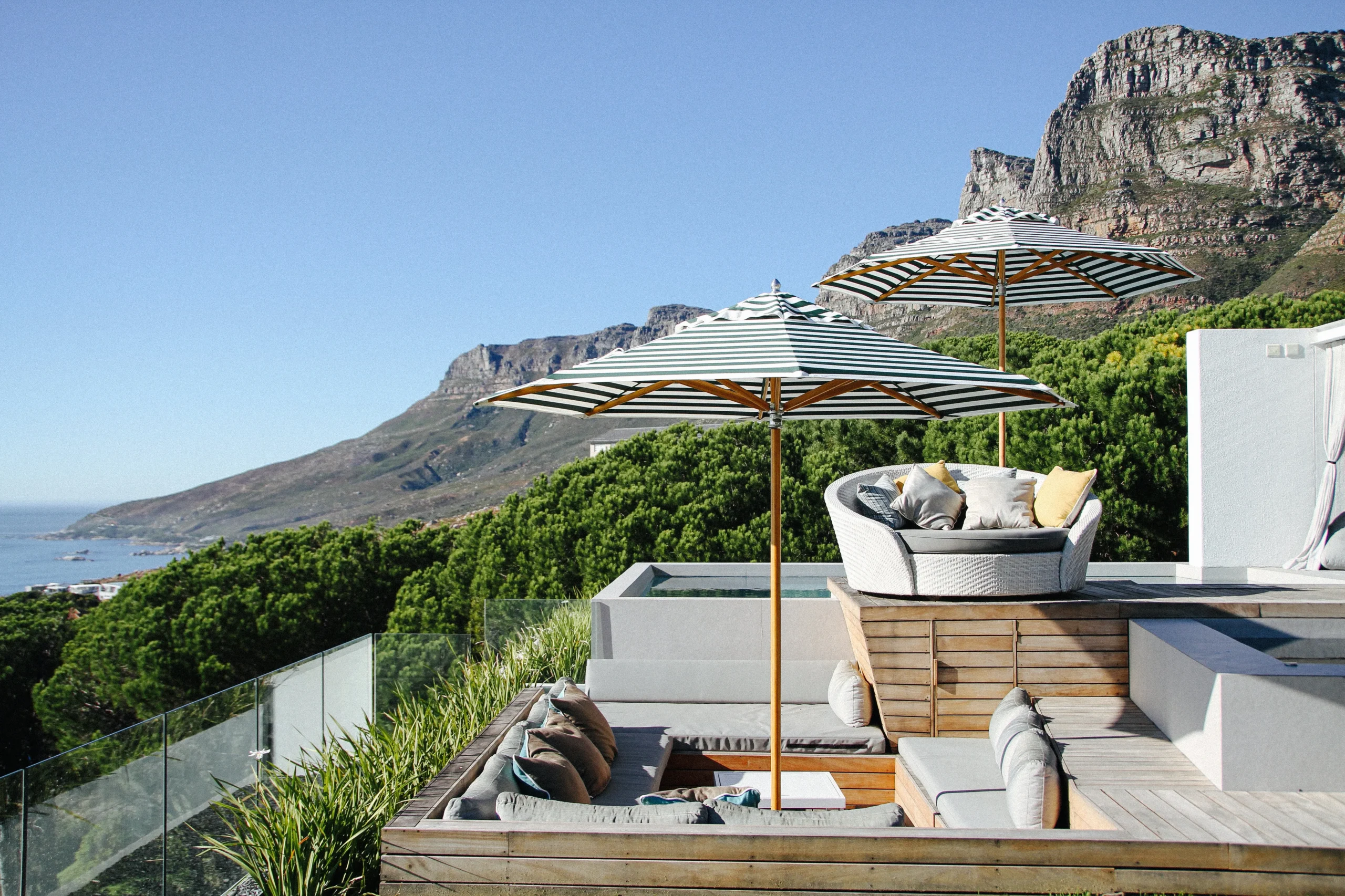 center_pole_umbrellas_images.images.1740557108815