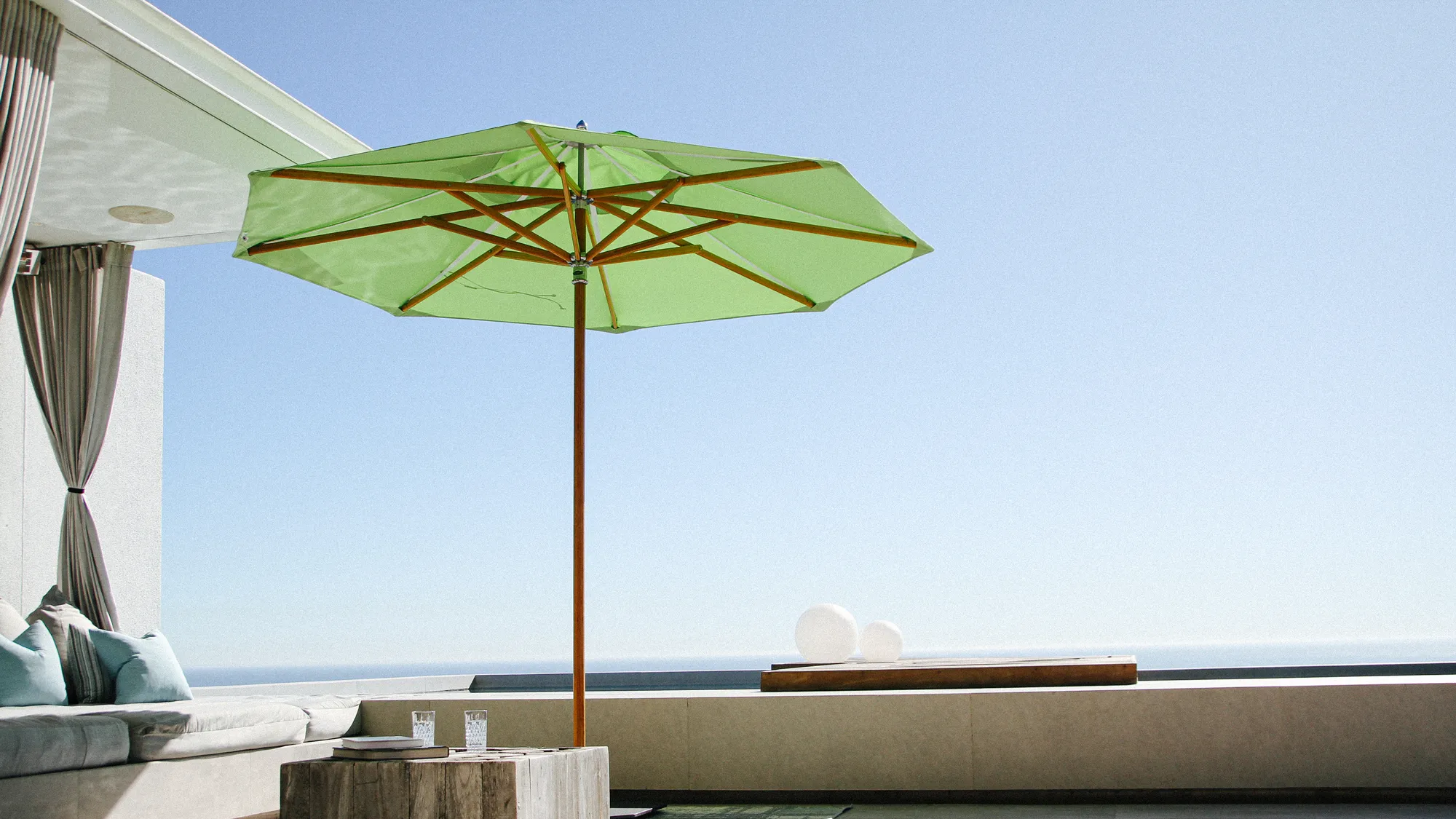 center_pole_umbrellas_images.images.1740557114308