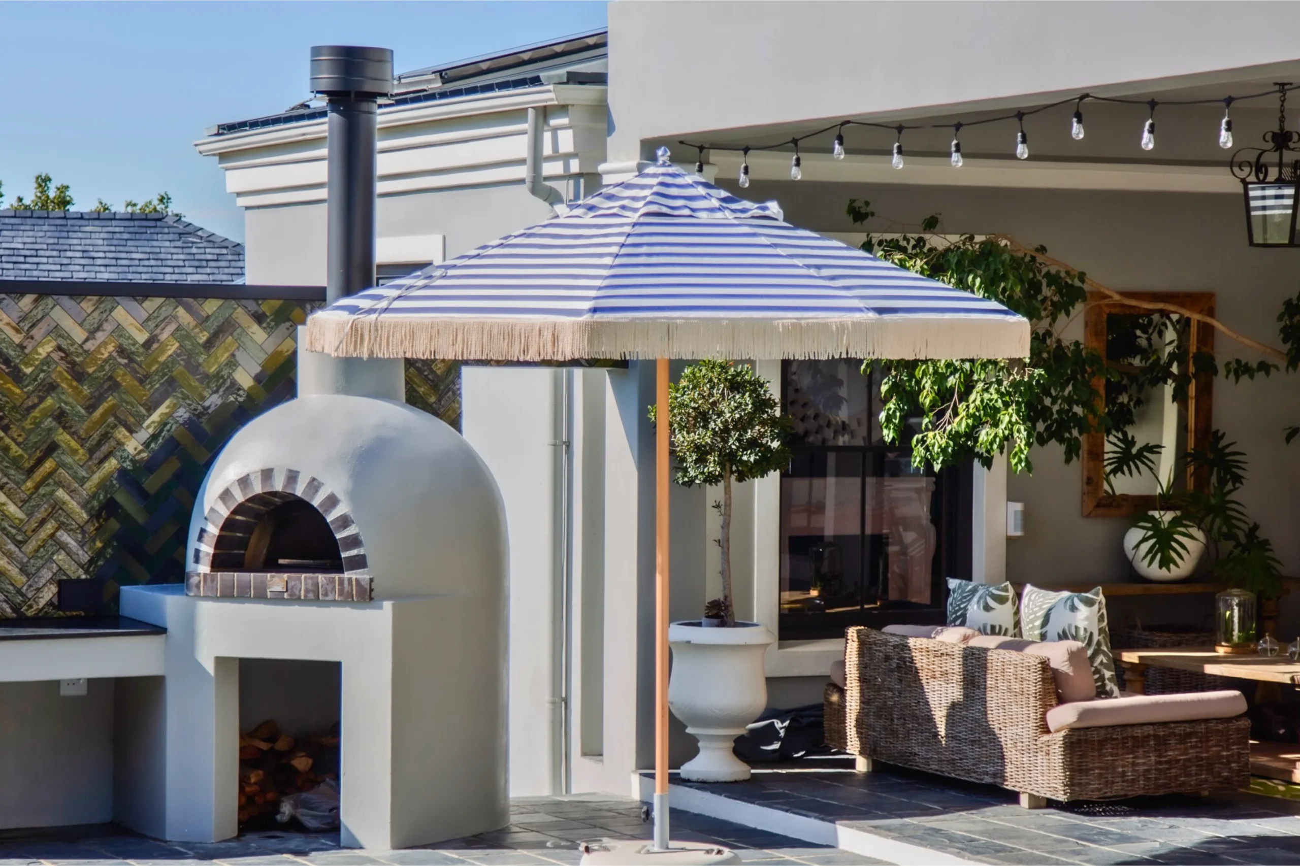 center_pole_umbrellas_images.images.1740557116729