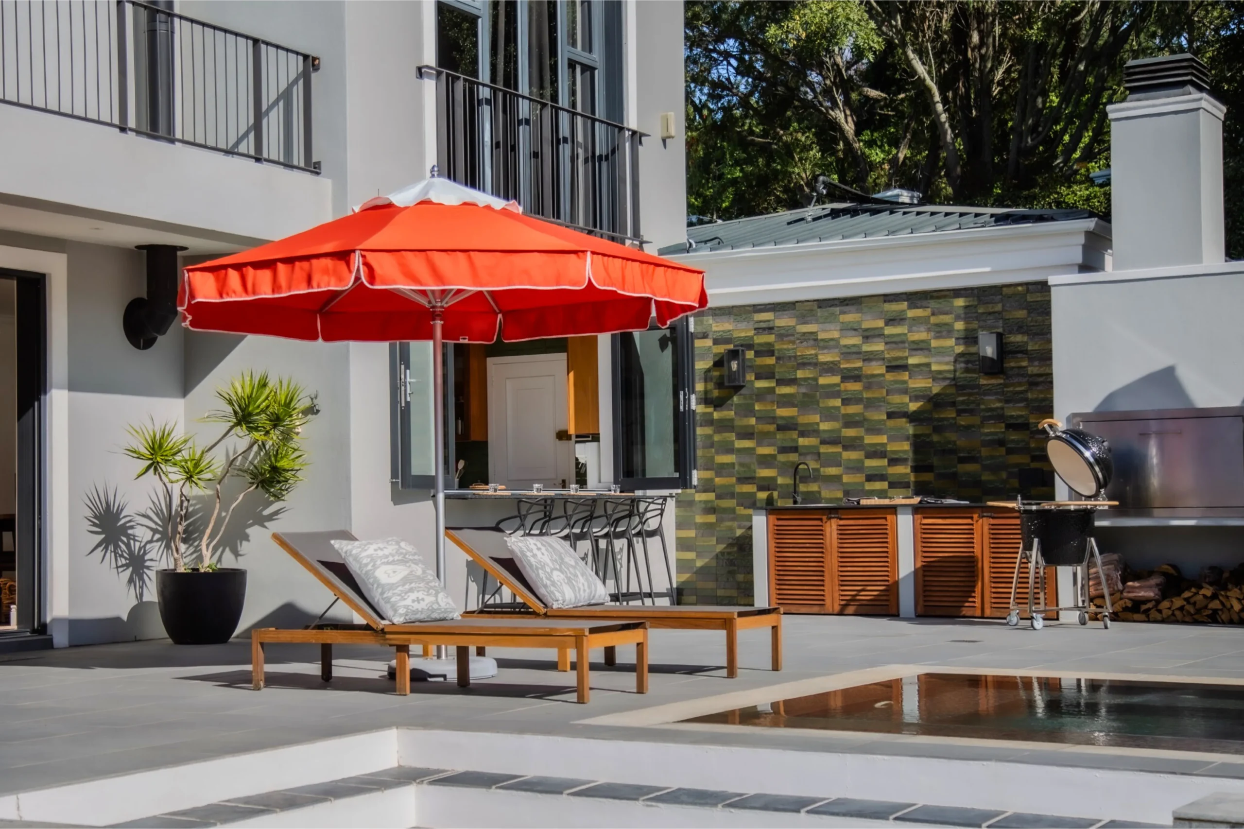 center_pole_umbrellas_images.images.1740557119946