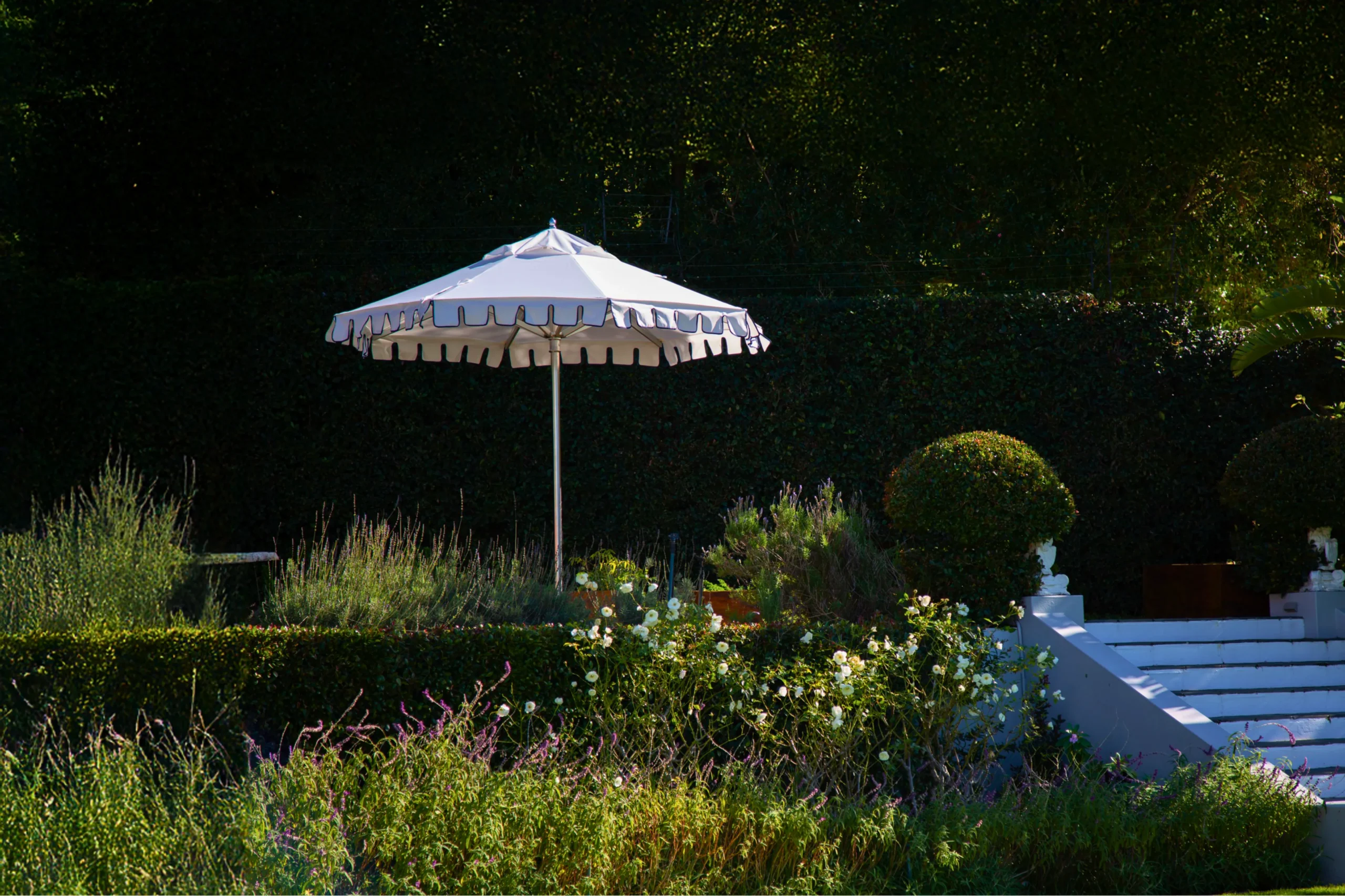 center_pole_umbrellas_images.images.1740557123009