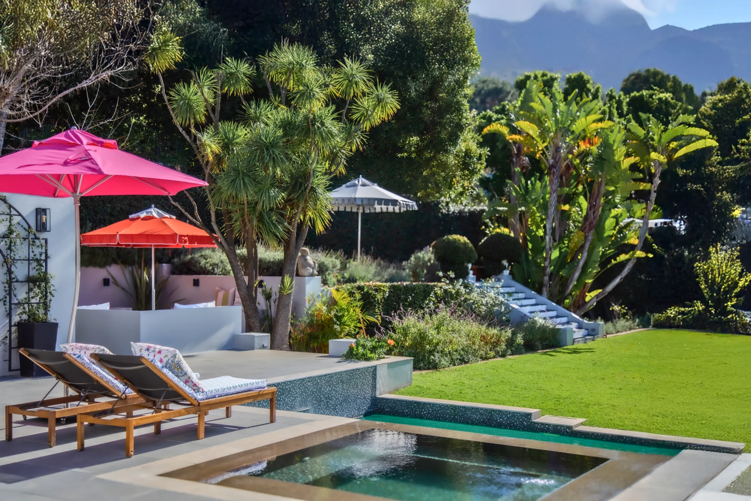 center_pole_umbrellas_images.images.1740557129733