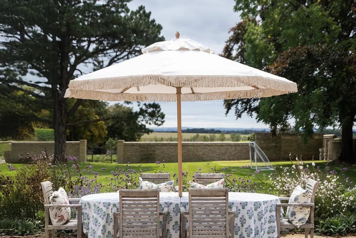 center_pole_umbrellas_images.images.1740557134985