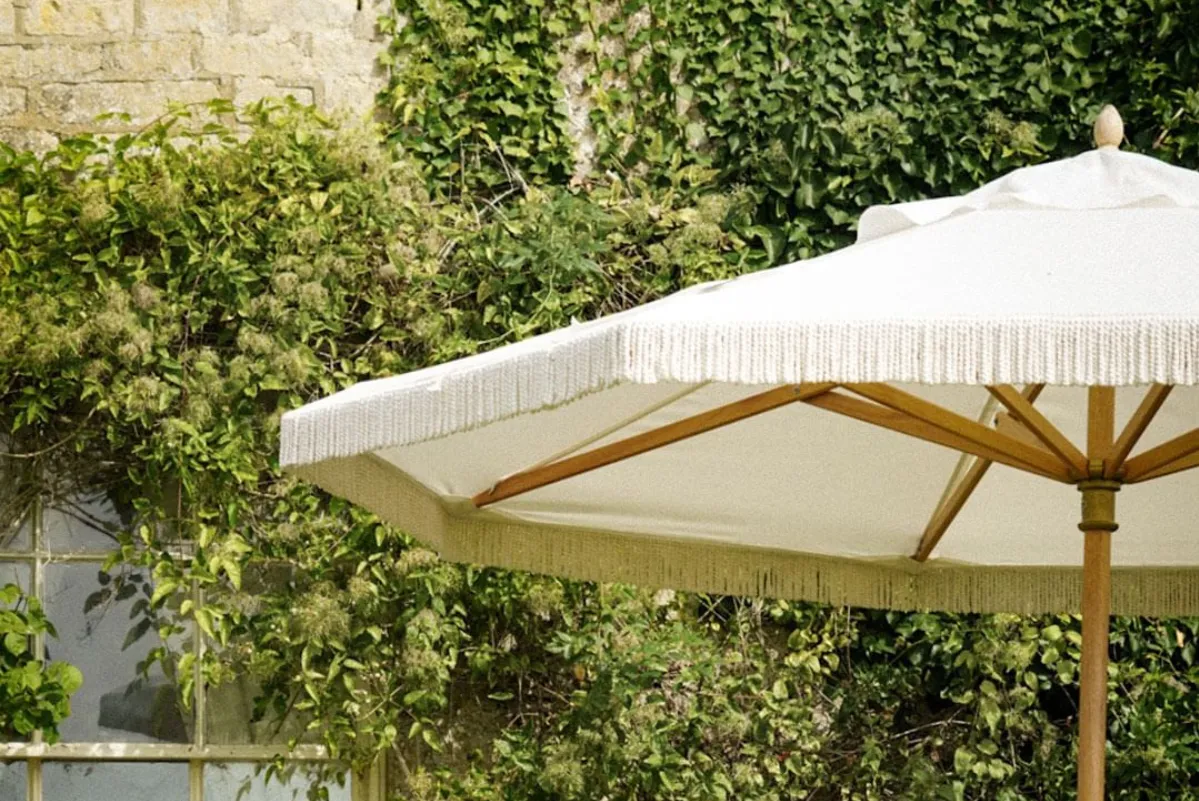 center_pole_umbrellas_images.images.1740557135383