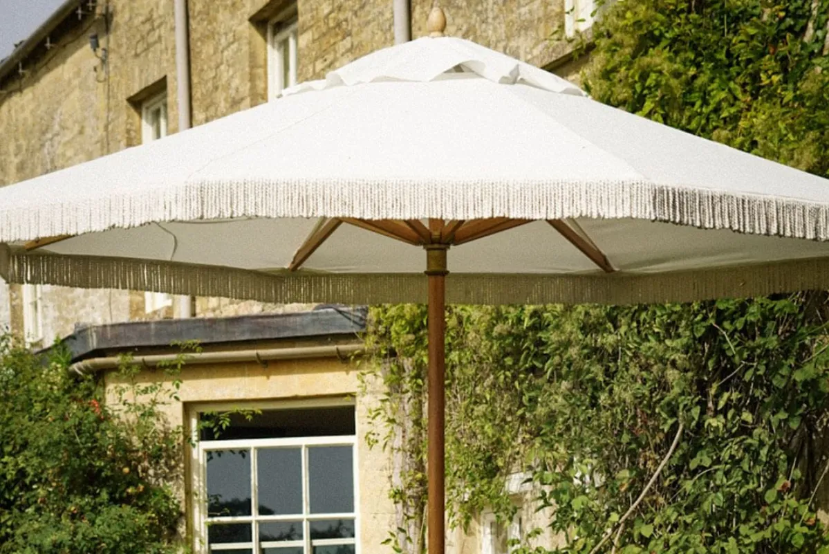 center_pole_umbrellas_images.images.1740557135736