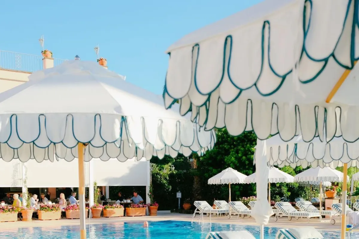 center_pole_umbrellas_images.images.1740557137352