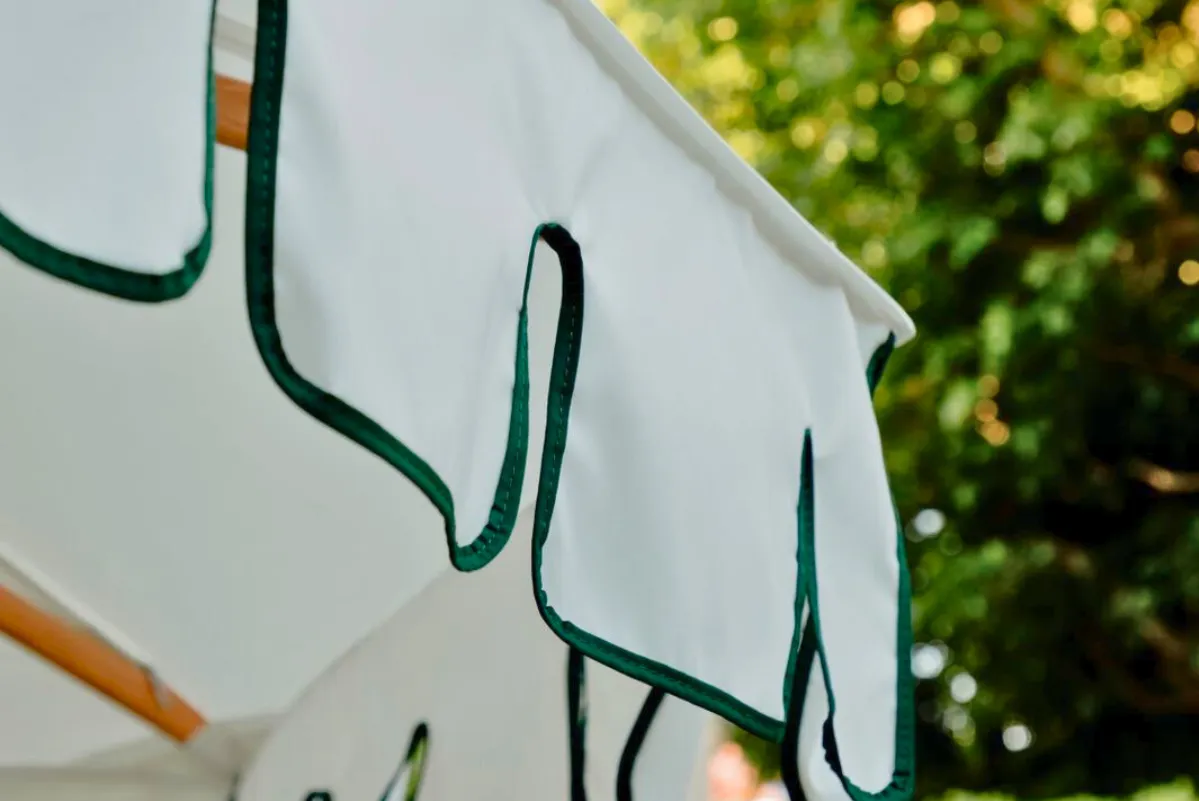 center_pole_umbrellas_images.images.1740557139090