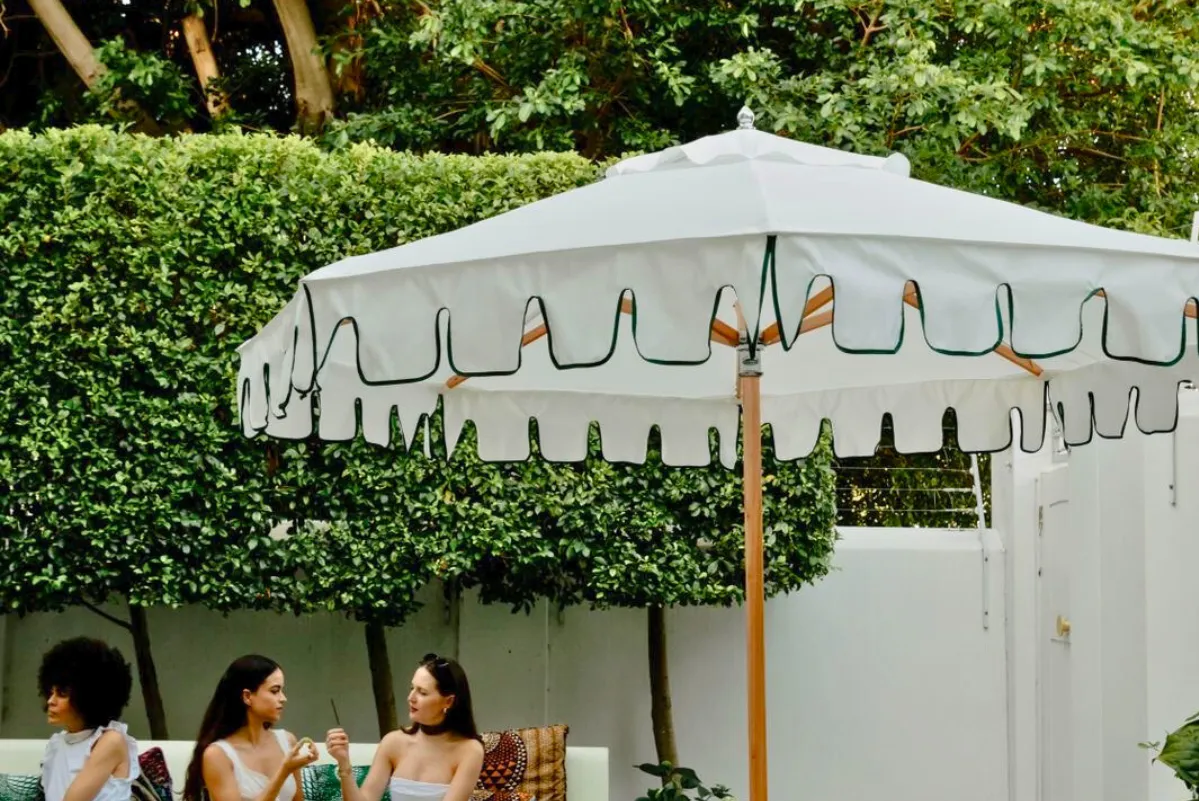 center_pole_umbrellas_images.images.1740557139423