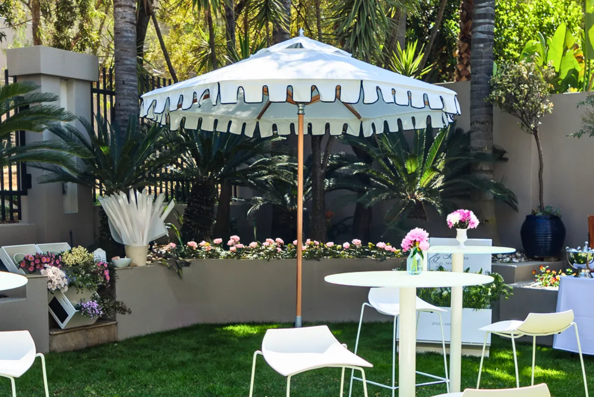 center_pole_umbrellas_images.images.1740557140261