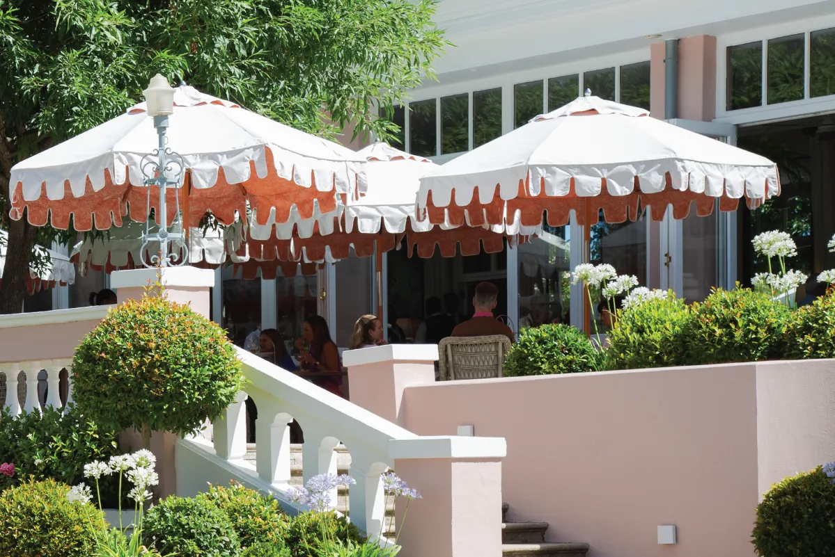 center_pole_umbrellas_images.images.1740557142134