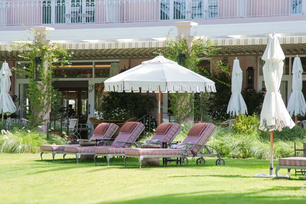 center_pole_umbrellas_images.images.1740557142506