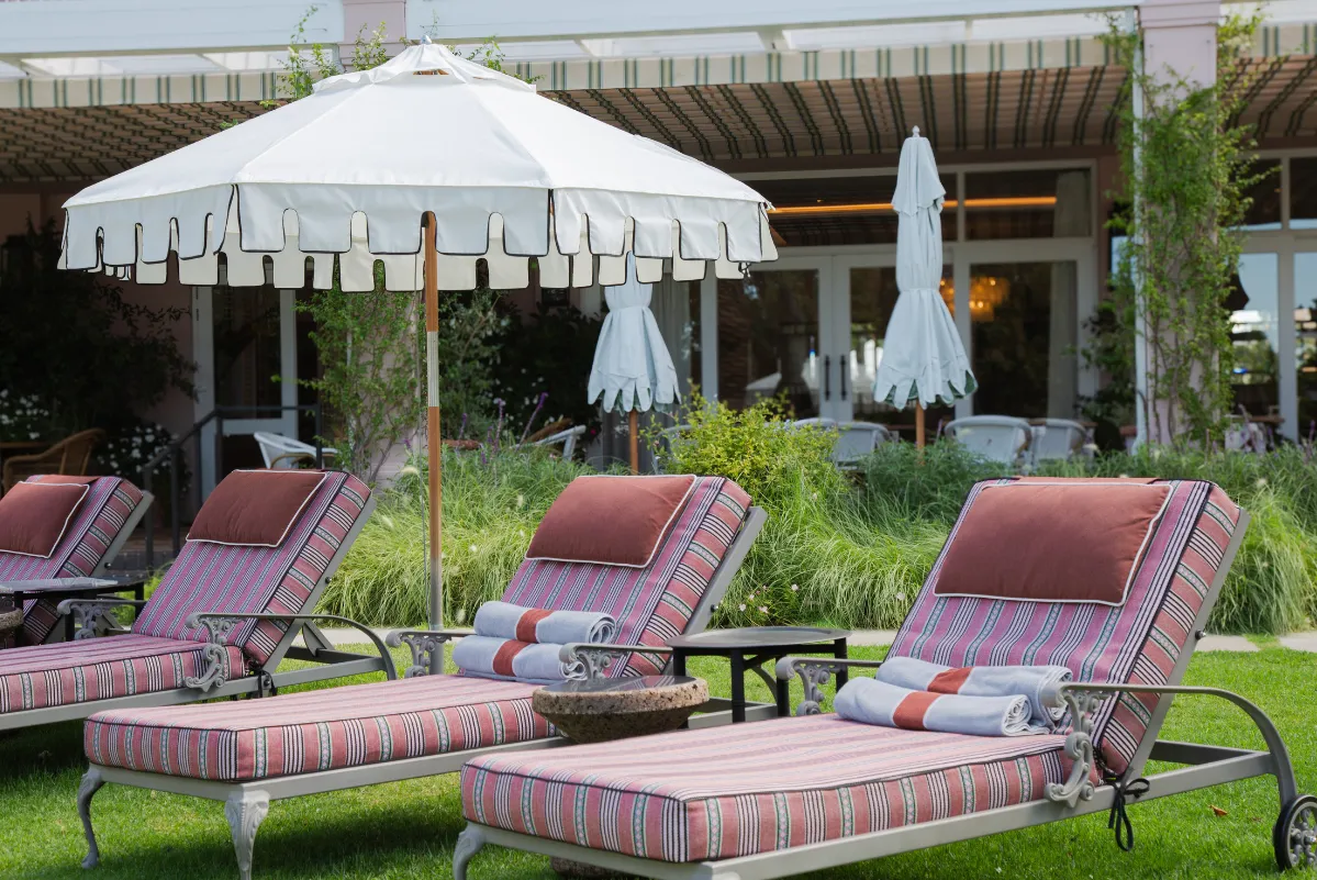 center_pole_umbrellas_images.images.1740557142958