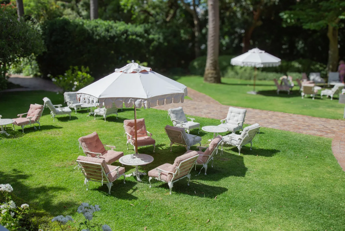 center_pole_umbrellas_images.images.1740557143407