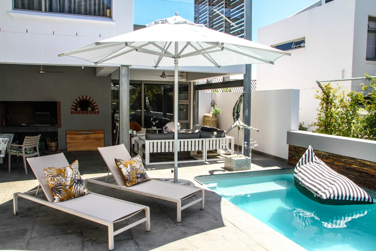 center_pole_umbrellas_images.images.1740557143804