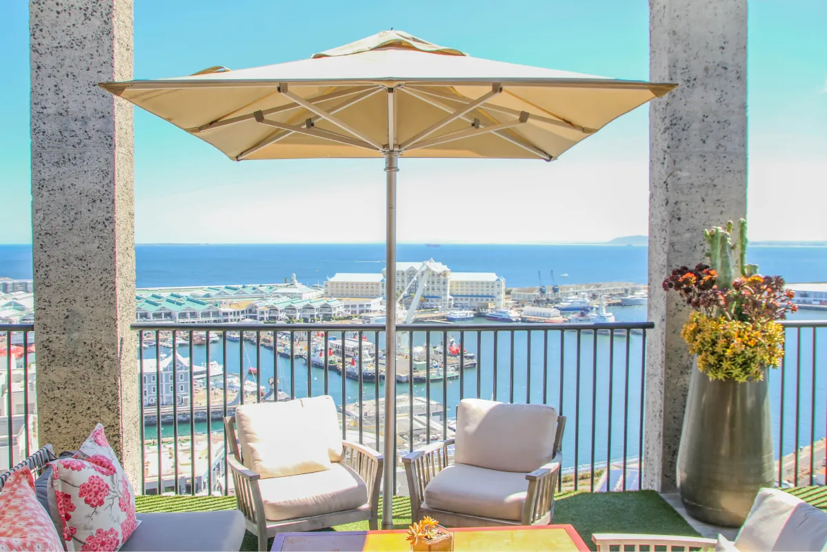 center_pole_umbrellas_images.images.1740557144329