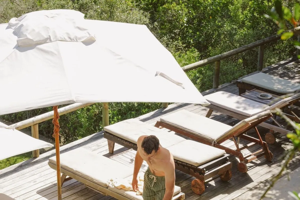 center_pole_umbrellas_images.images.1740557146459