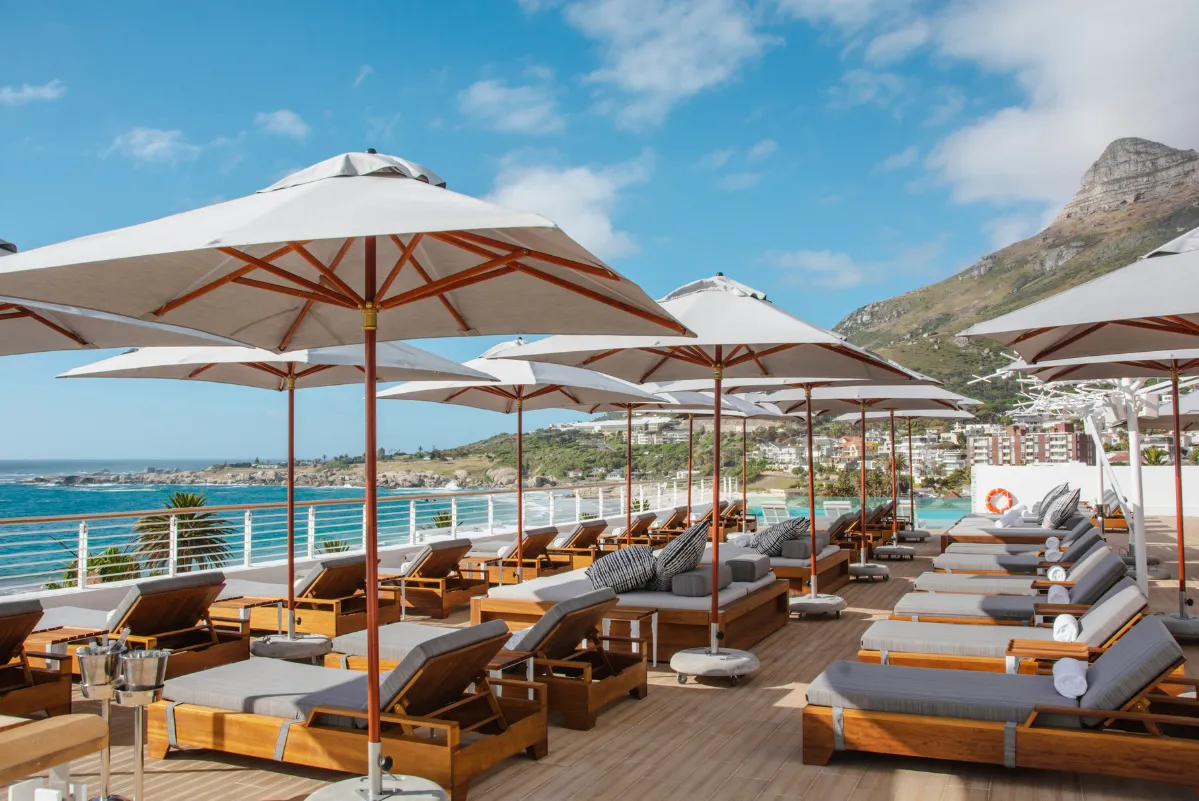 center_pole_umbrellas_images.images.1740557147299